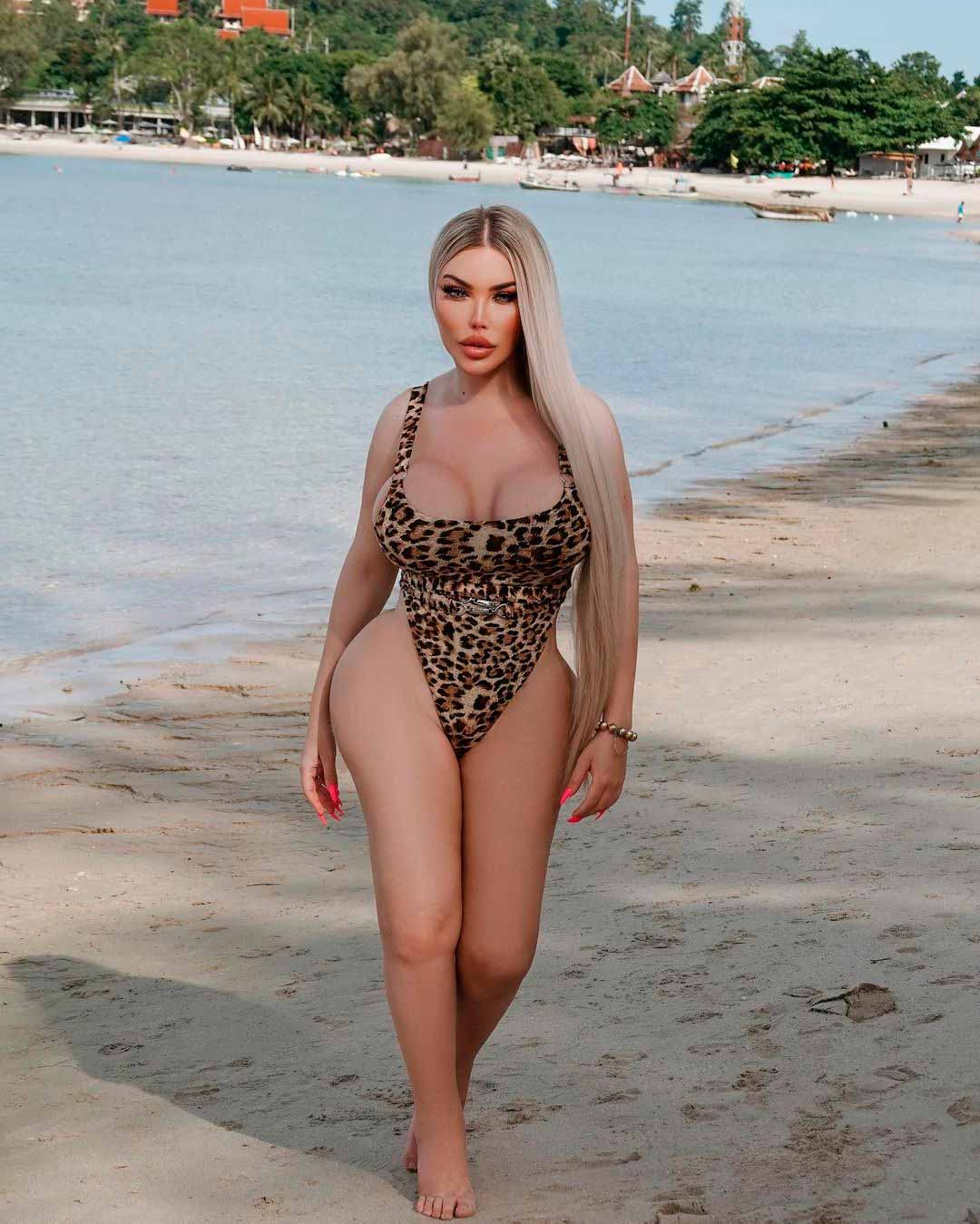 Após cirurgias, Jessica Alves posa em praia na Tailândia. Foto: Reprodução Instagram