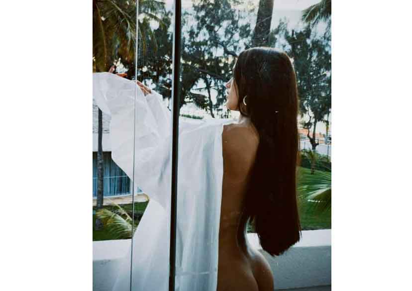 Rafa Kalimann posa nua em sacada de hotel. Foto: Reprodução Instagram