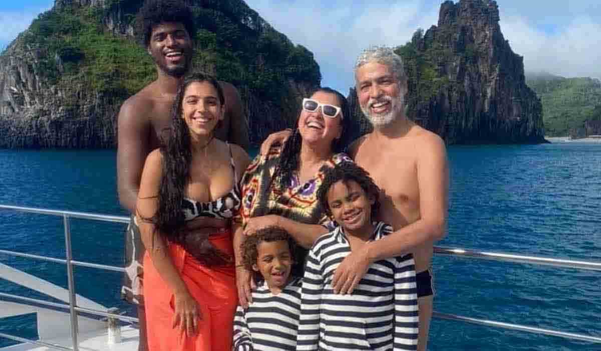 Regina Casé curte viagem de férias em família em Fernando de Noronha (Foto: Reprodução/Instagram)