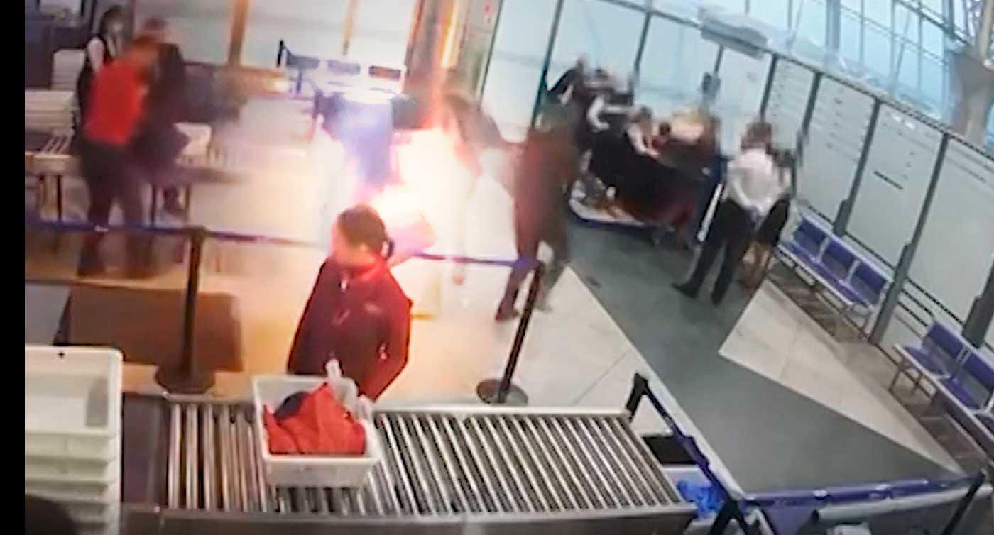 Carregador de telefone explode em mochila e causa correria em aeroporto